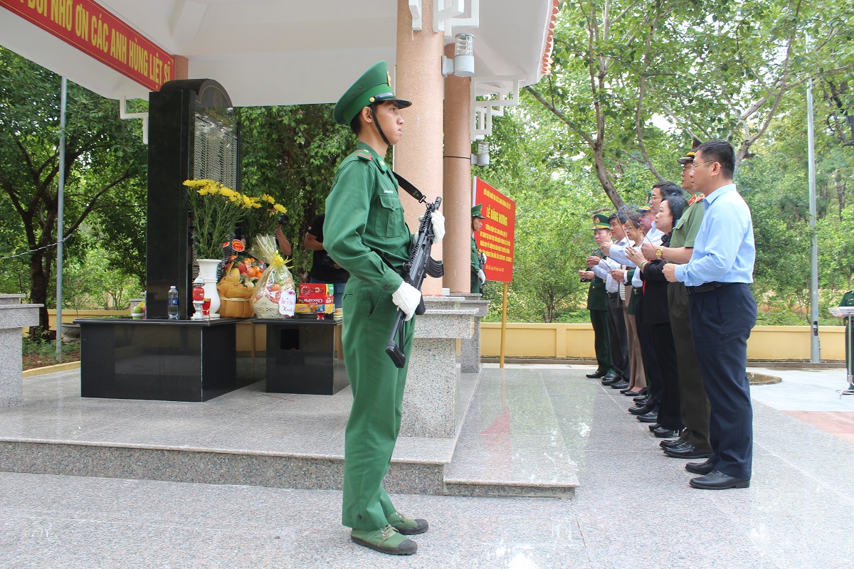 Lãnh đạo hai tỉnh Đắk Lắk và Phú Yên dự lễ khánh thành tượng đài “Bác Hồ với chiến sĩ Biên phòng”