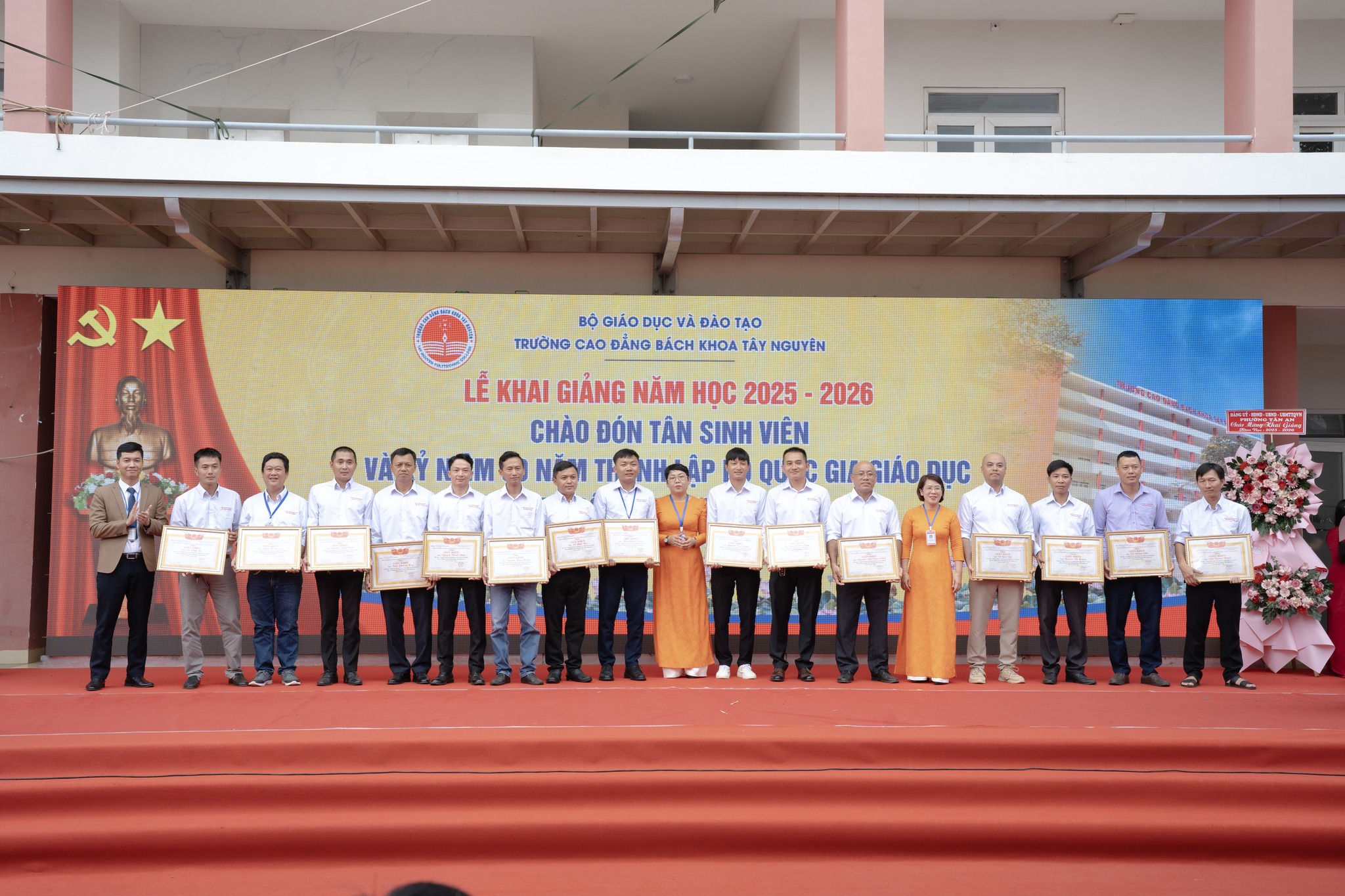 Lãnh đạo UBND tỉnh thăm, làm việc với Công ty TNHH Trang trại Bò sữa Công nghệ cao Phú Yên